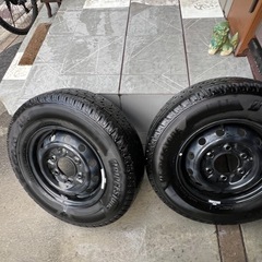 マツダボンゴトラックSLP2T用6穴ホイールバリ山タイヤ付き、マツダ純正ホイールキャップもお付けします。の画像