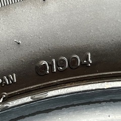 マツダボンゴトラックSLP2T用6穴ホイールバリ山タイヤ付き、マツダ純正ホイールキャップもお付けします。の画像