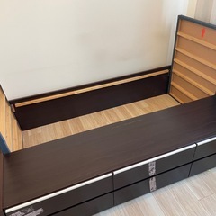 セミダブル木製ベッドの画像