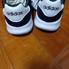 adidasスニーカー未使用　サントリービール4本付きの画像