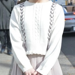 axes femmeのレースアップニットです☺️の画像