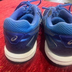 アシックス スニーカー 25.5cm／擦れ傷ありの画像