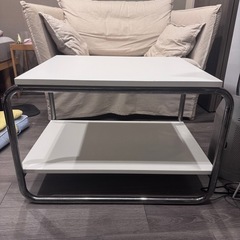 IKEA サイドテーブルの画像