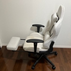 ゲーミングチェア(白)の画像