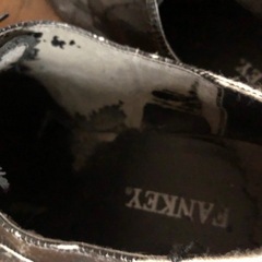 状態の悪いフォーマルシューズの画像