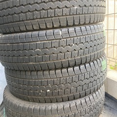 スタッドレスタイヤの画像
