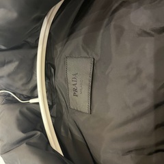 PRADAダウンジャケットの画像