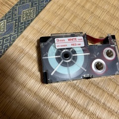 カシオネームランド　9mm ホワイト　赤インクの画像