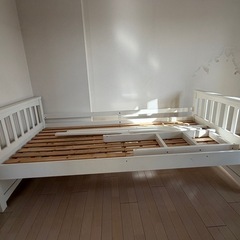 ホワイト木製二段ベッドフレームの画像