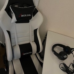 　ゲーミングチェア　デスク　セットの画像