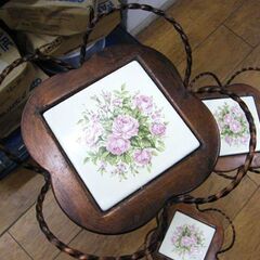 花台 フラワースタンド 螺旋 3皿 金属製 薔薇 高さ78cm アンティーク調 らせん 階段 札幌市 厚別区 の画像