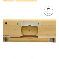 石膏ボードにつけられる5連フックの画像