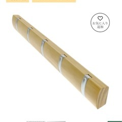 石膏ボードにつけられる5連フックの画像