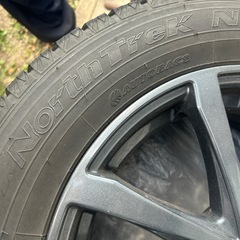 スタッドレスタイヤ　205/60  16インチ　4本セット　アルミホイル付き　の画像