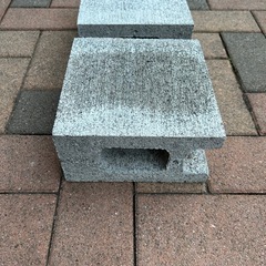 コンクリートブロック  2つの画像
