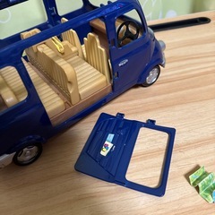 シルバニアファミリー　青色の車の画像