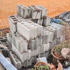 土や苔が付いてるブロックの画像