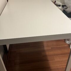 ソファー、ダブルマットレス、机が無料です（美品）の画像