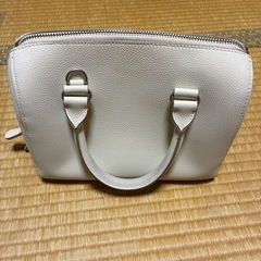 UNIQLO レザータッチ2wayボストンバック　ショルダー付き　ホワイトの画像