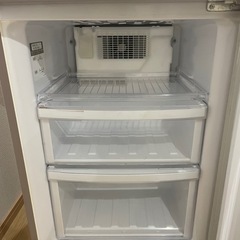 冷蔵庫　冷凍スペース広い　　小傷あり　朝倉市から30キロ圏内でしたら配送します
の画像