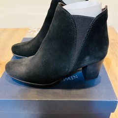 スエード製黒ショートブーツ美品スペイン製の画像