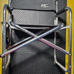 折り畳み式椅子　サイドテーブル付きの画像