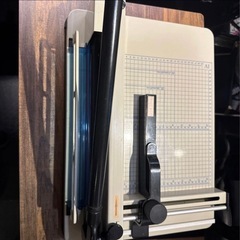 大型裁断機 ペーパーカッターの画像