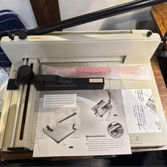 大型裁断機 ペーパーカッターの画像