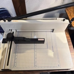 大型裁断機 ペーパーカッターの画像