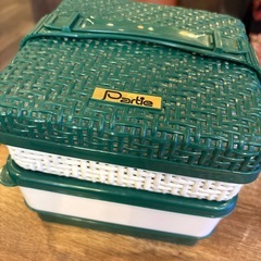 可愛いレトロな緑バスケット3段の画像