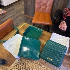 可愛いレトロな緑バスケット3段の画像