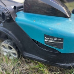 Makita マキタ　充電式芝刈機　MLM430D 36Vの画像