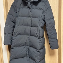 ユニクロ　シームレスダウンロングコート　黒Lの画像