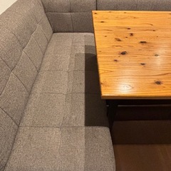 ダイニングテーブル、ダイニングソファセットの画像