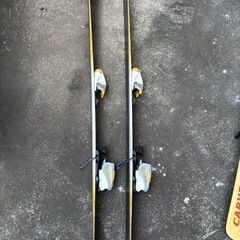 ジュニア　スキー板　130㌢の画像