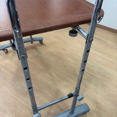 昇降式テーブル、机の画像