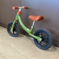 キッズ 🚲 バランスバイク，可愛いカラー 💚  キックバイク ♫ (๑>◡<๑)の画像