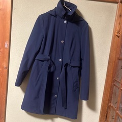 紺色のコートの画像
