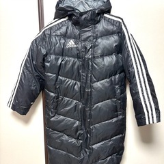 アディダスダウンベンチコート140の画像