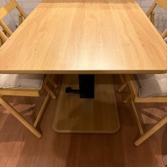 【値下げました】昇降式テーブル＋椅子セットの画像