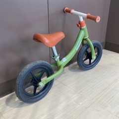 キッズ 🚲 バランスバイク，可愛いカラー 💚  キックバイク ♫ (๑>◡<๑)の画像