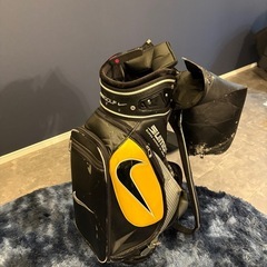 NIKEのゴルフバックとパター！の画像