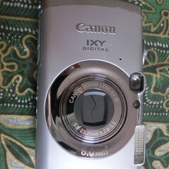 Canon　デジカメ（IXY DIGITAL 810IS)の画像
