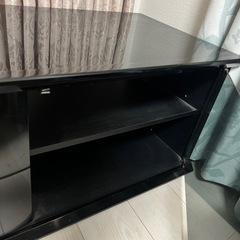 鏡面ブラック テレビ台（幅130cm）ロータイプ／収納多め・引き取り限定
の画像