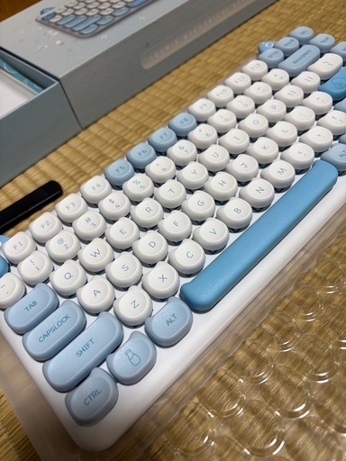 IQUNIX M80猫モチーフのキーボード