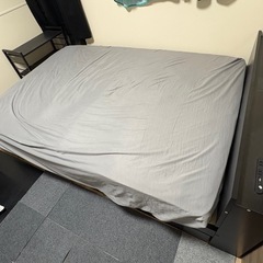 【ダブルベッド】フレーム付き、大容量収納付きの画像