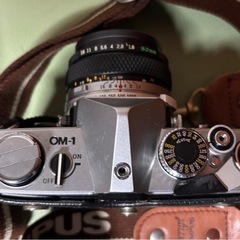 1眼レフカメラ　OLYMPUS
 OM-1 望遠レンズ　三脚付き の画像