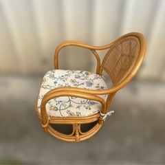 ラタン製 花柄クッション付き座椅子の画像