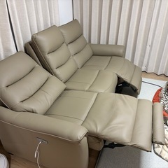 ベージュ リクライニングソファ 3人掛け［ニトリ］本革製　超美品の画像