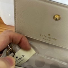 kate spade NEW YORK キーリング付きミニ財布 ベージュの画像